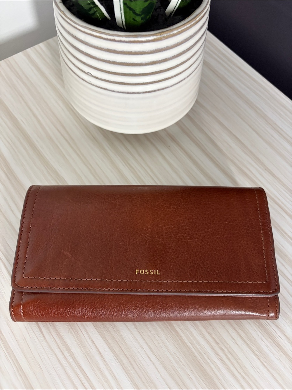 Fossil Chestnut Brown Leather Trifold Wallet!! EUC
